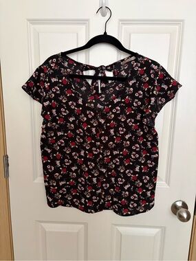 Active USA Black Floral Button-Front Tie-Back Cap Sleeve Top